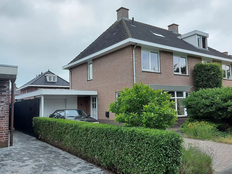 Vrijstaand huis met geschilderd buitenwerk — schilderwerk in Reitdiep door BontBouw