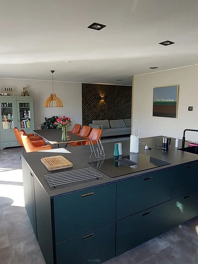 Woning met stalen pui in Eelderwolde — complete verbouwing door BontBouw