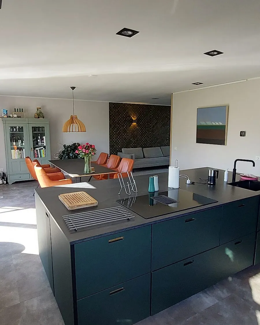 Woning met stalen pui in Eelderwolde — complete verbouwing door Bontbouw