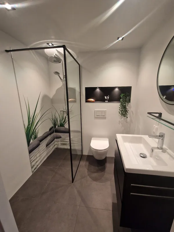 Badkamer met fotowand in De Hunze, door Bontbouw