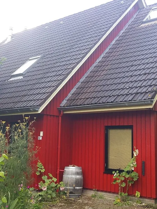 Schilderwerk: Houten woning in Zweeds rood in Beijum, door BontBouw
