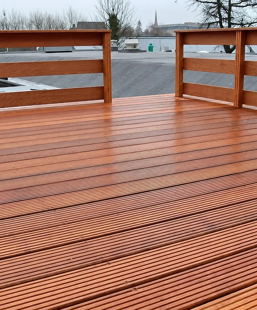 Dakterras met houten hekwerk in Groningen — plaatsen & aanleggen door BontBouw
