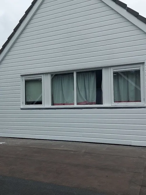 Schilderwerk: Houten topgevel en achterpui in wit in Harkstede, door BontBouw