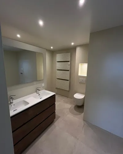 Badkamer met zitbank in Apeldoorn