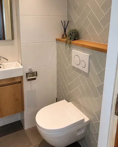 Toilet met groene visgraattegels in Coendersborg